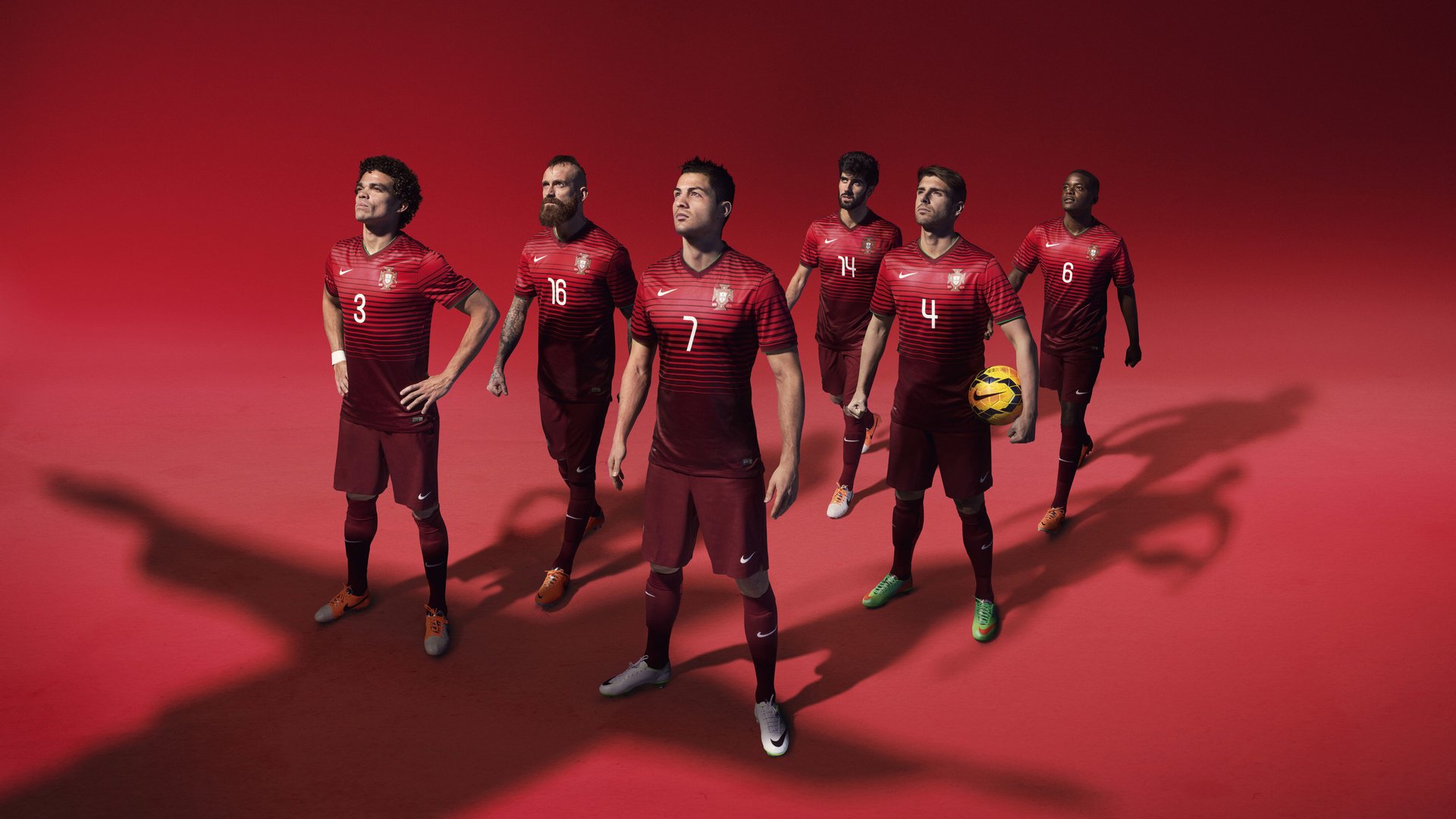 街头力量举世锦赛 露天场地卧推硬拉引观众围观